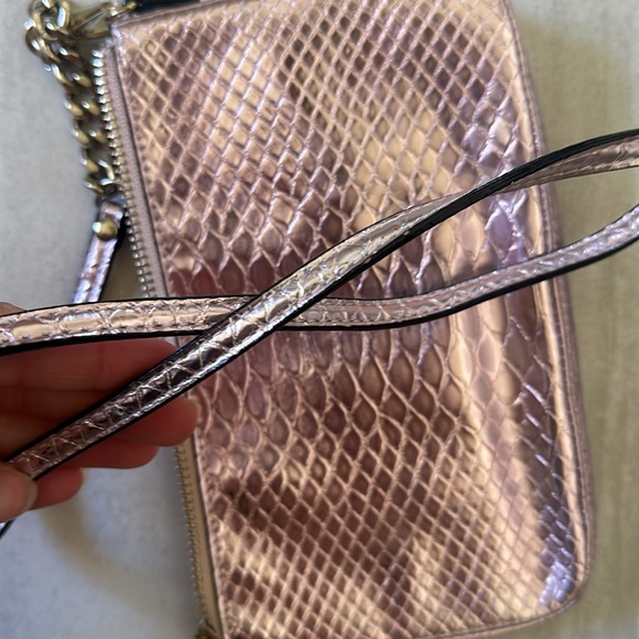 Small Victoria's Secret pink chrome bag - Picture 4 of 5